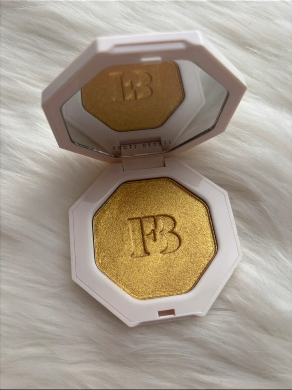Fenty Beauty Highlighter — trophy wife